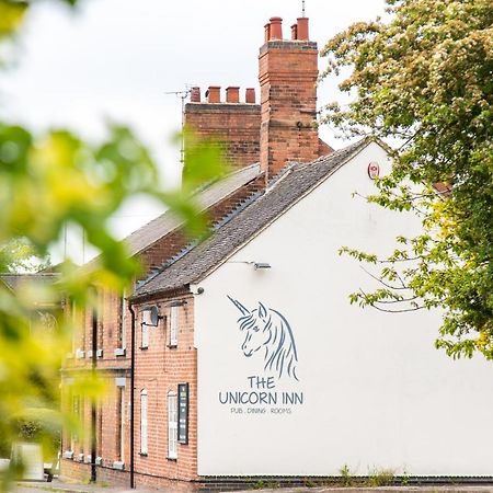 The Unicorn Inn Newton Solney Екстериор снимка