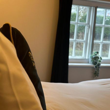 The Unicorn Inn Newton Solney Екстериор снимка