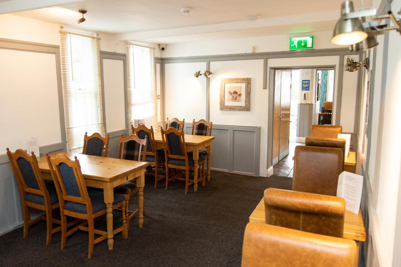 The Unicorn Inn Newton Solney Екстериор снимка