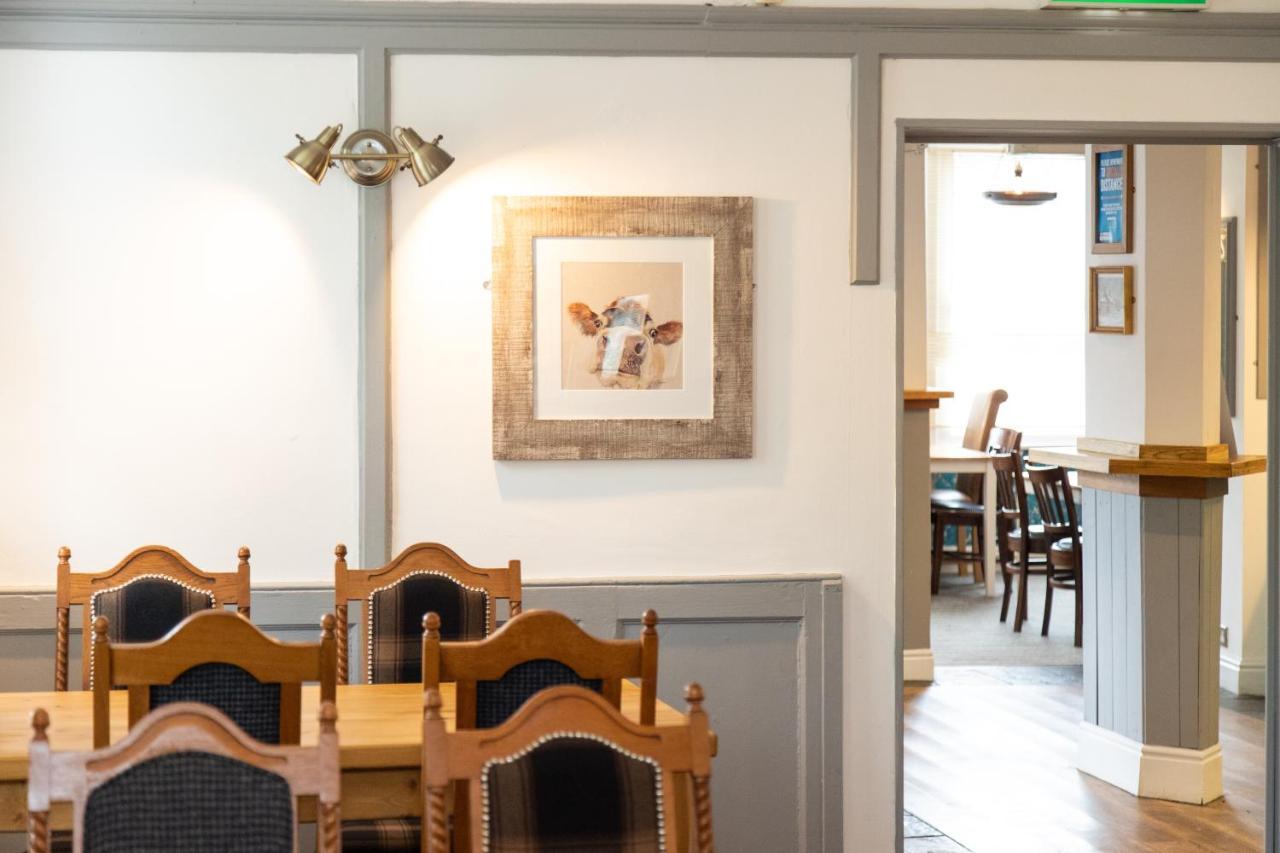 The Unicorn Inn Newton Solney Екстериор снимка