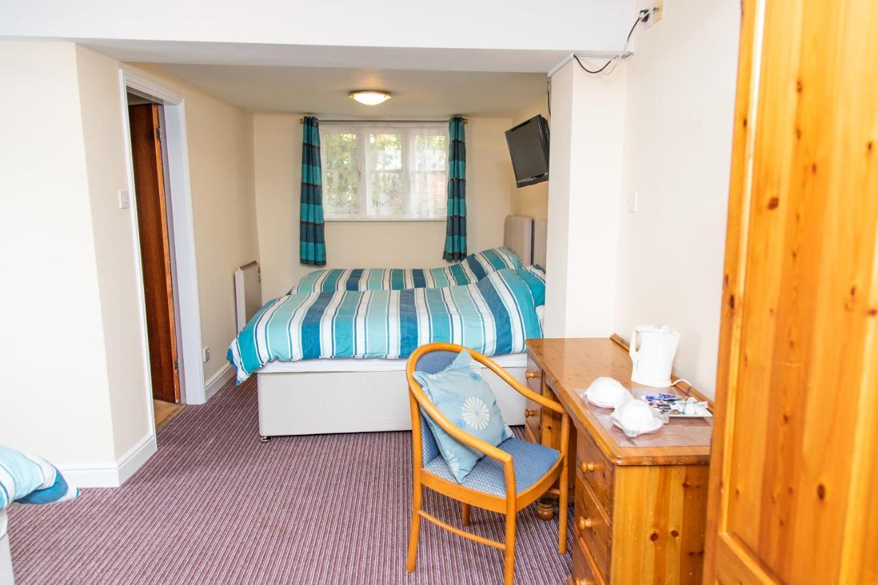 The Unicorn Inn Newton Solney Екстериор снимка
