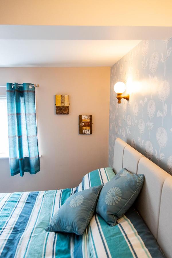 The Unicorn Inn Newton Solney Екстериор снимка