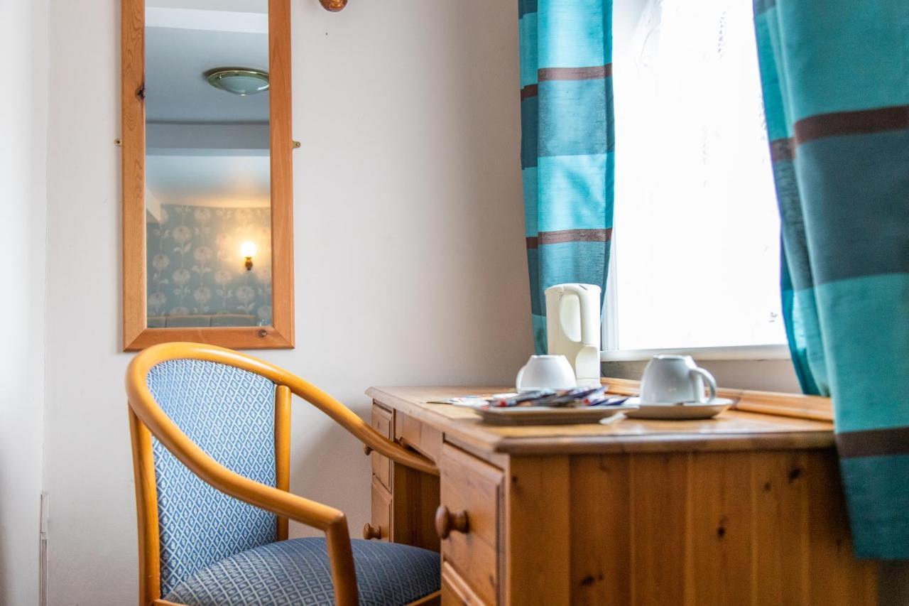 The Unicorn Inn Newton Solney Екстериор снимка