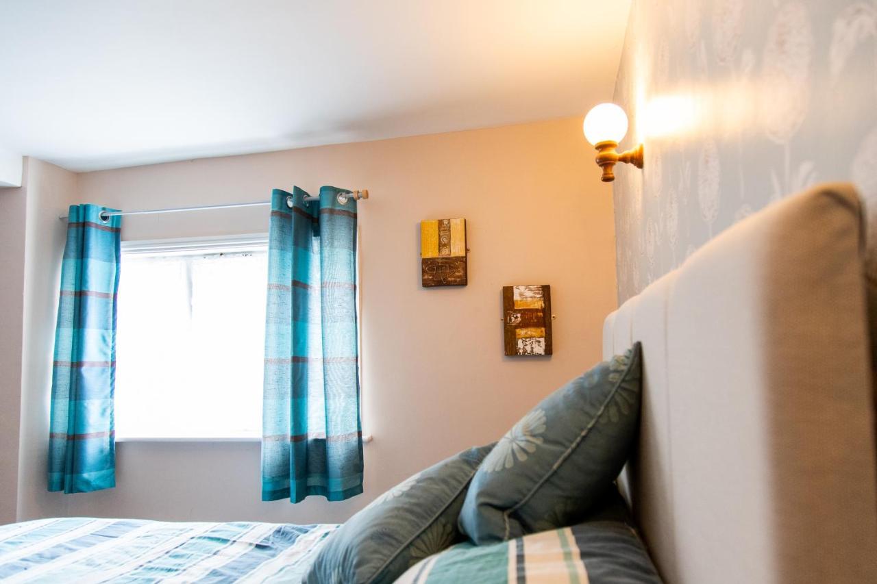 The Unicorn Inn Newton Solney Екстериор снимка