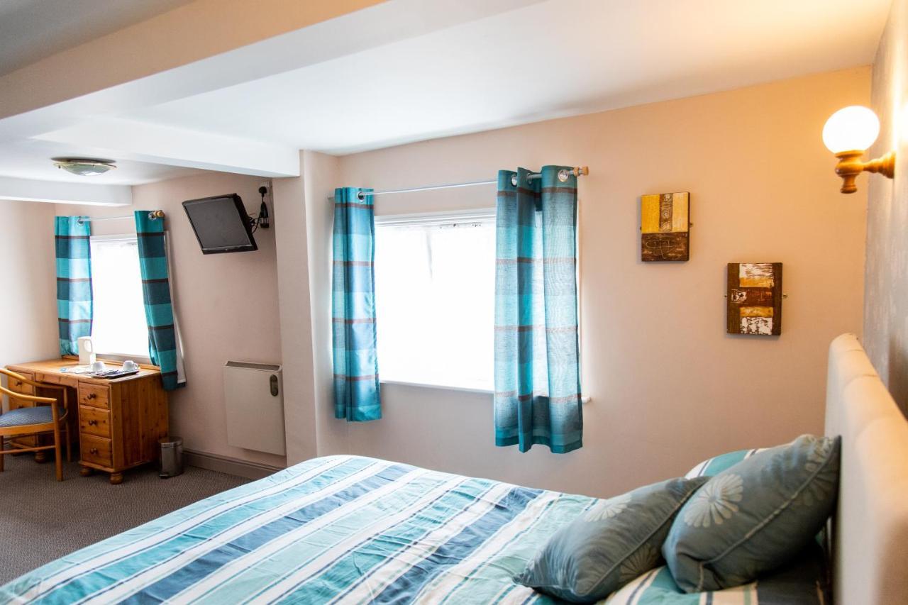 The Unicorn Inn Newton Solney Екстериор снимка
