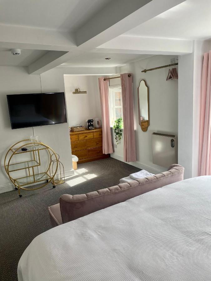 The Unicorn Inn Newton Solney Екстериор снимка