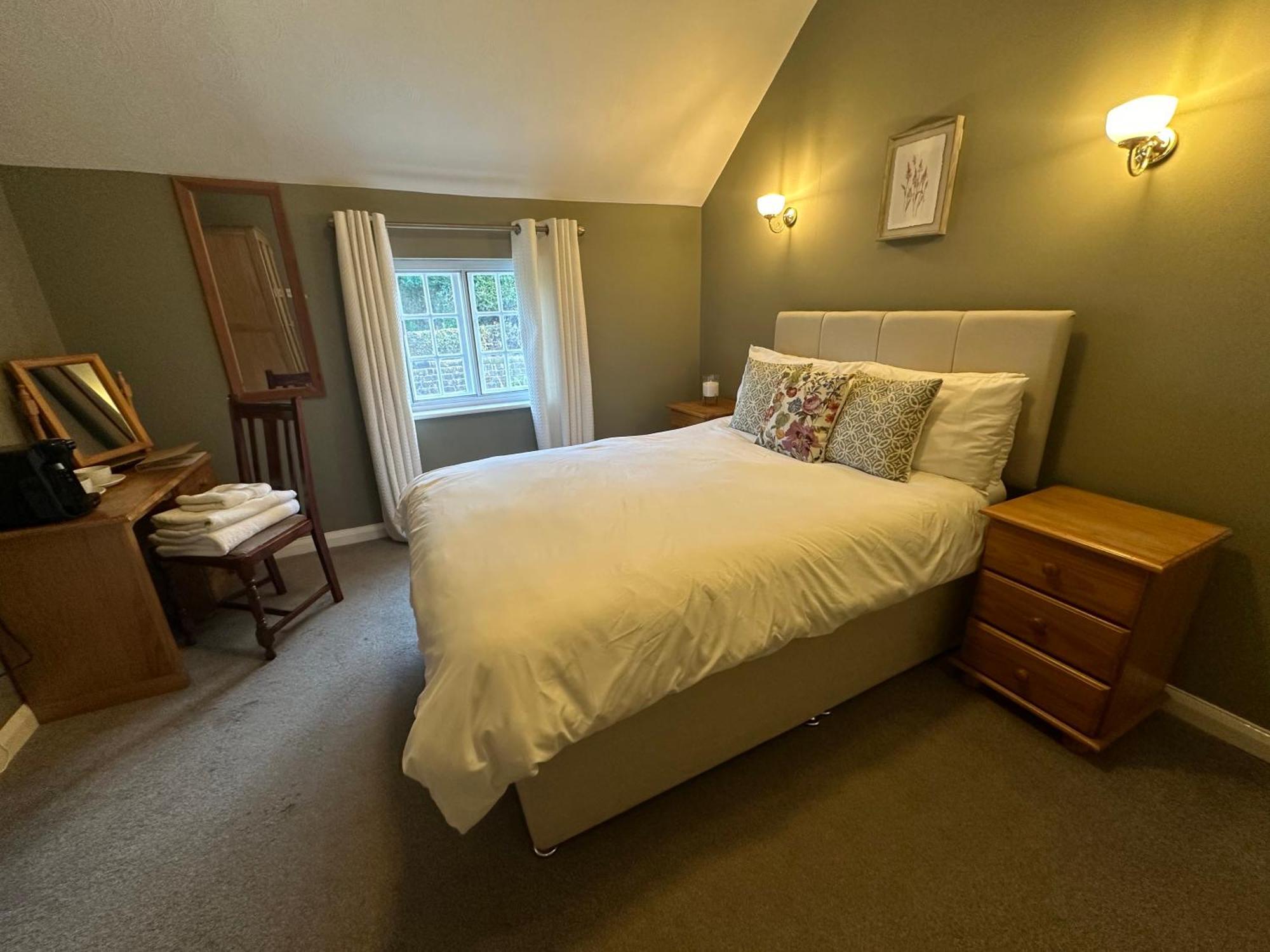 The Unicorn Inn Newton Solney Екстериор снимка