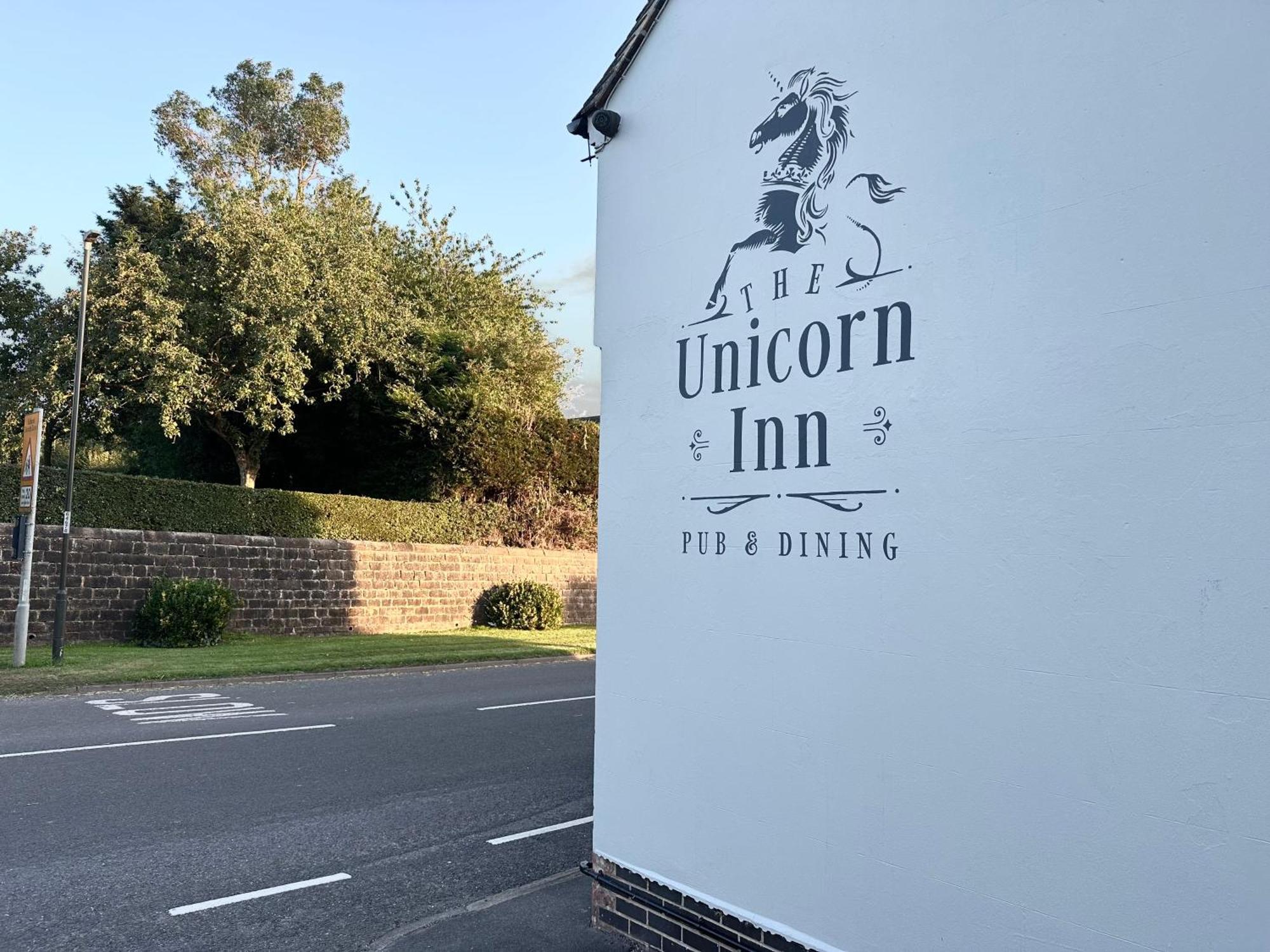 The Unicorn Inn Newton Solney Екстериор снимка