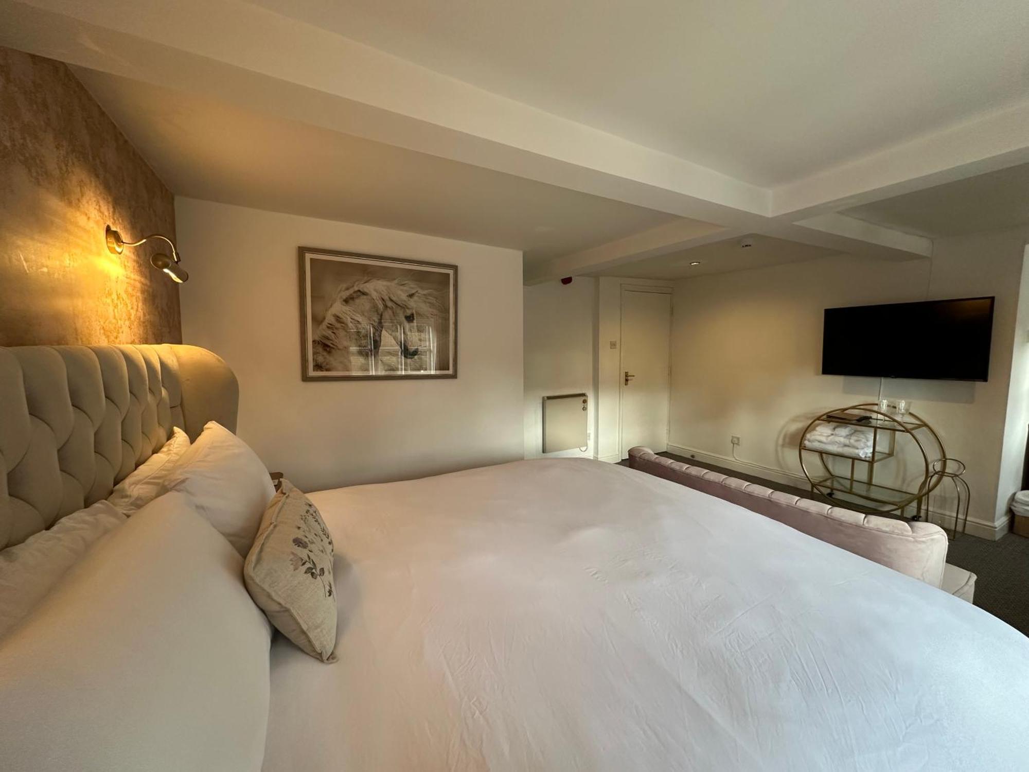 The Unicorn Inn Newton Solney Стая снимка