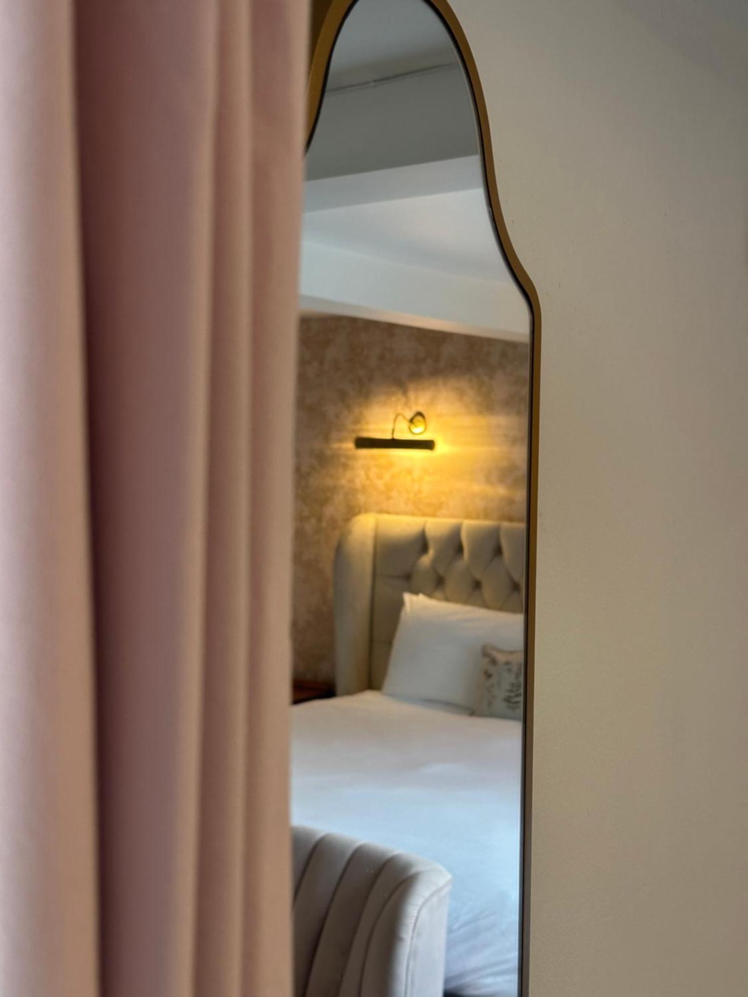 The Unicorn Inn Newton Solney Стая снимка