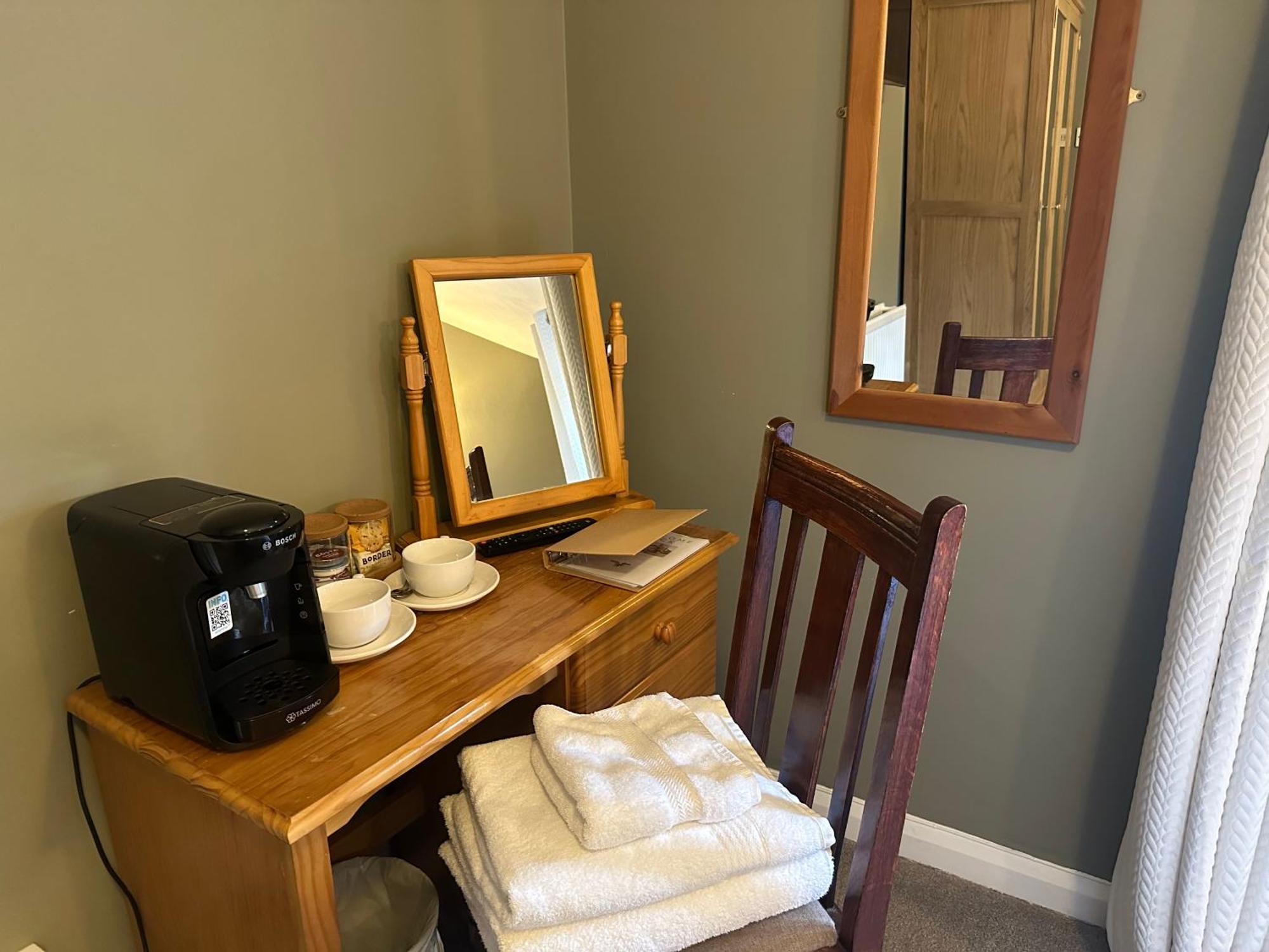 The Unicorn Inn Newton Solney Екстериор снимка