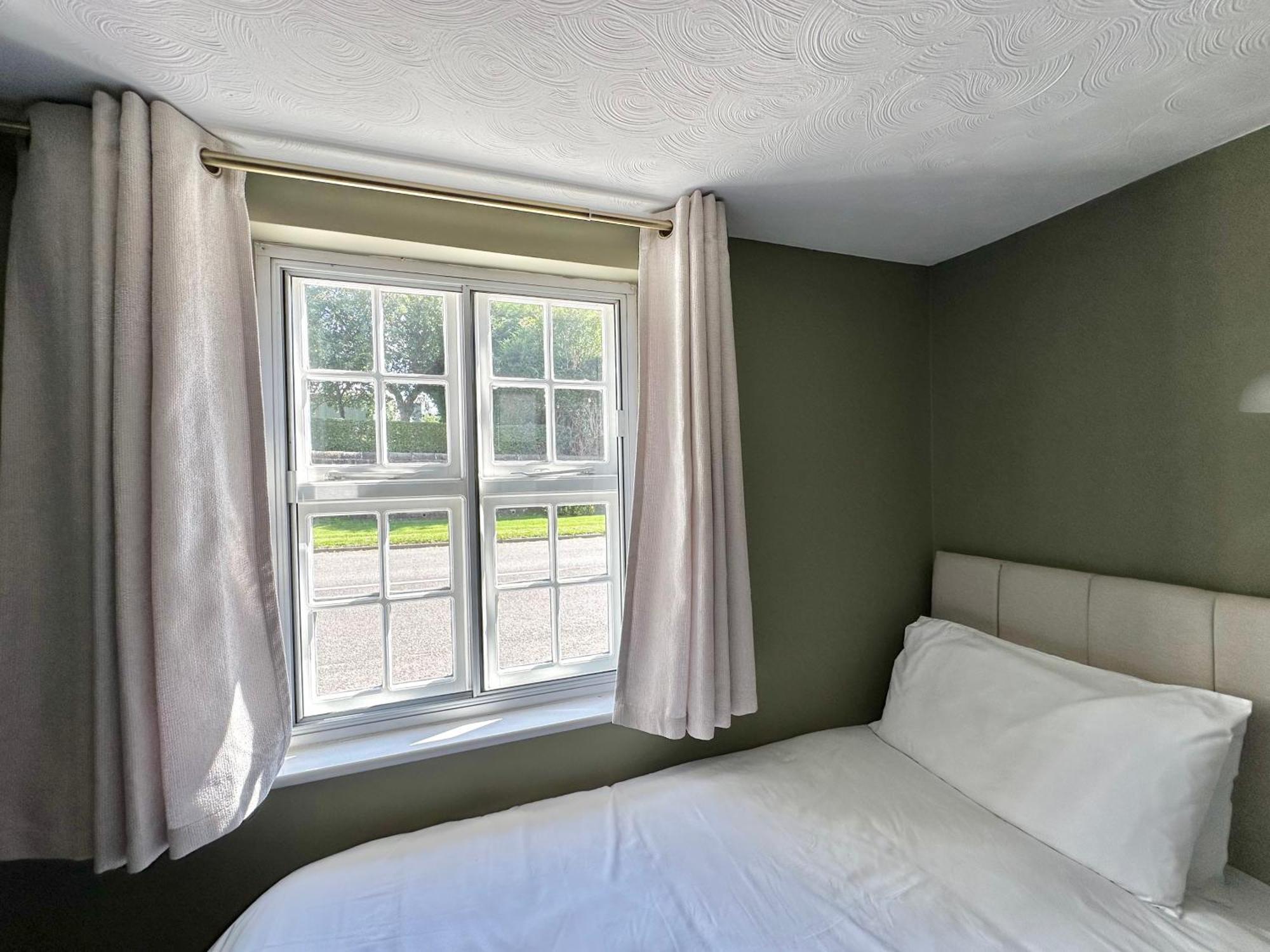 The Unicorn Inn Newton Solney Стая снимка
